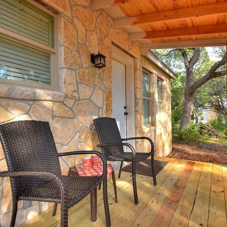 Cabins At Flite Acres - Mockingbird Cabin Wimberley Kültér fotó